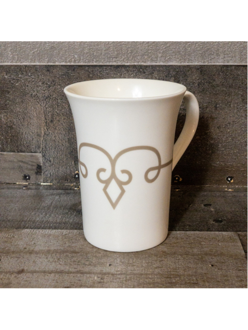 2014 STARBUCKS COFFEE MUG TALL CUP WHITE WITH BEIGE DIAMOND SCROLL 11 fl oz